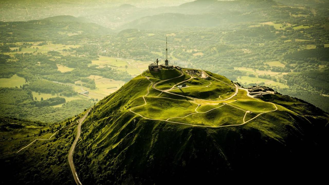 Maison D'Hotes La Nichee Rochefort-Montagne Exteriör bild